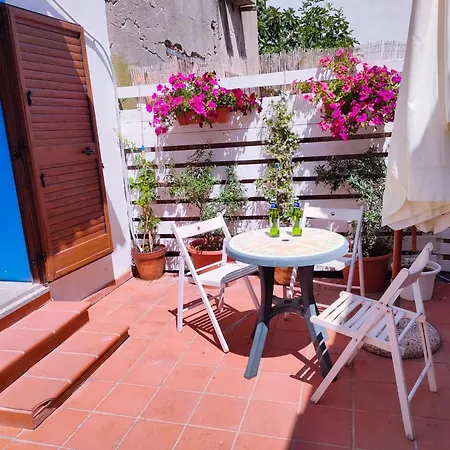 Holiday home Nel Cortile Della Casa Di Carta, Due Singole Unita Torpe
