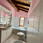 Nyaraló Nel Cortile Della Casa Di Carta, Due Singole Unita *